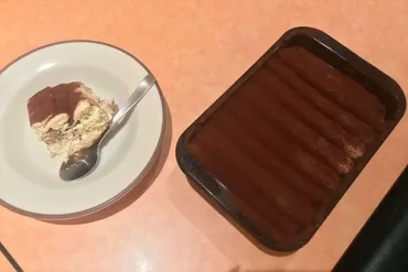 サイゼリヤの持ち帰り「巨大ティラミス」を1人で実食。冷凍、半解凍で3度おいしい « 女子SPA!