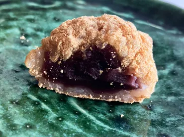 シャトレーゼ】302円「ひとくちもち麦おはぎ」が革命的なおいしさ!「お彼岸シーズンだけ」販売がさみしい!