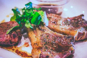 ラムチョップ ステーキ 