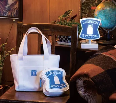 ローソンの看板がまさかのグッズ化。ポーチ、ルームライト...公式本でゲットできます！ 