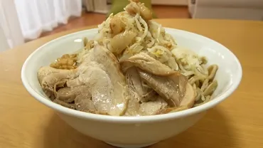 セブンイレブンのとみ田監修二郎系ラーメンや冷凍ラーメンは美味しい？大人気商品をすすってみた！ – SUSURU WEB.
