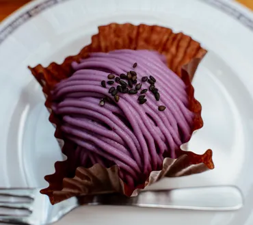 コメダの2023年秋冬版「季節のケーキ」がうめぇぞ！ 紫のモンブランと林檎のタルトはガチ 