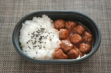 イシイのミートボール初の弁当コラボ商品を実食！100円ローソン「だけ弁当」シリーズに登場 