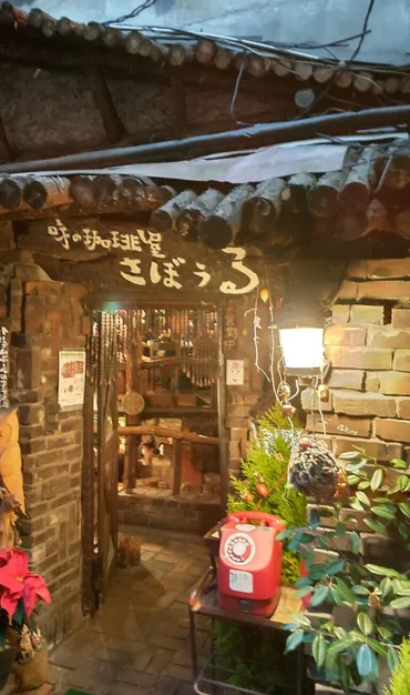 神保町レトロ喫茶「さぼうる」の世界へようこそ！：ノスタルジーとクリームソーダの魅力？神保町「さぼうる」：レトロな空間と名物クリームソーダ