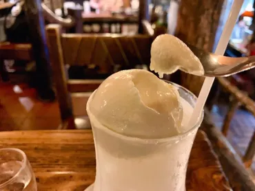 さぼうるの名物・7色のクリームソーダ、最後の色は…