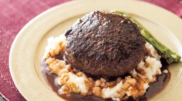 牛、豚、鶏のミックスハンバーグ