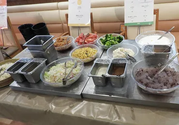 開店30分であっという間に満席！平日朝でも【ココス】に殺到〜！「家族でおかわり連発」「3歳以下は無料」超お得な゛食べ放題゛ 