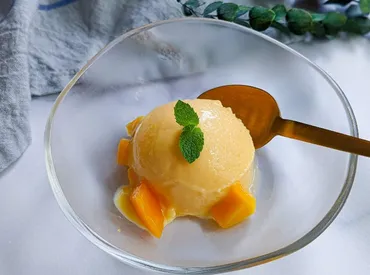 混ぜて冷やすだけ。材料3つの簡単「マンゴーアイス」のレシピ 