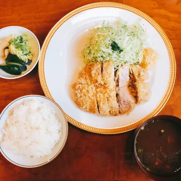 優しい揚げ色のとんかつならぬカツレツ。「ぽん多 本家」 