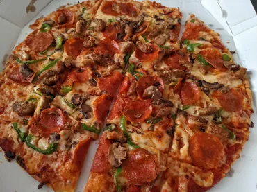 ドミノピザの「ウルトラクリスピークラスト」ってどう？他の生地と比べて味や食べ応えは？ 