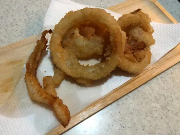 業務スーパーの冷凍「オニオンリングフライ」は簡単でサクサク！アレンジレシピ3選 