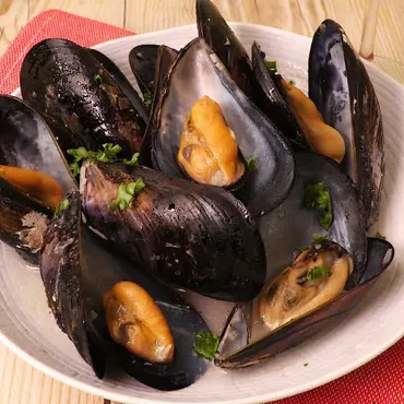 貝の旨味がぎゅっ！ ムール貝の酒蒸しのレシピ動画・作り方 