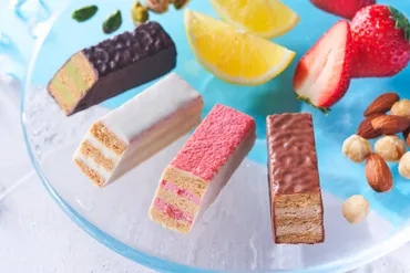 不動の人気NO.1「果実をたのしむミルフィユ詰合せ」から、東京駅限定パッケージが新登場！゛くだもの゛と゛木の実゛を楽しむ洋菓子ブランド「フランセ」より、自慢のスイーツをお届け！  