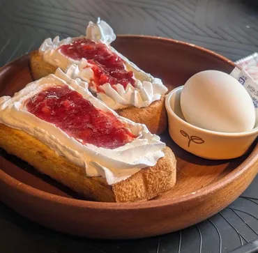 びっくりドンキー】時間限定メニュー「イチゴホイップトースト」 