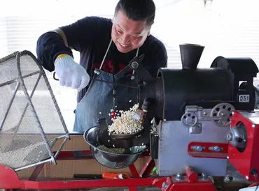 駄菓子の国：吉村利子さん（北九州市） 国産ポン菓子機、生みの親 