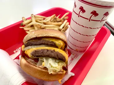 IN-N-OUT BURGERってどんなお店？西海岸発祥ハンバーガーの秘密に迫る！IN-N-OUT BURGER、メニュー、裏技、実食レポ、徹底分析！
