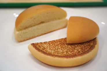 マクドナルド、美味しいバーガー作りに欠かせない「ビーフパティ」「バンズ」のこだわり 