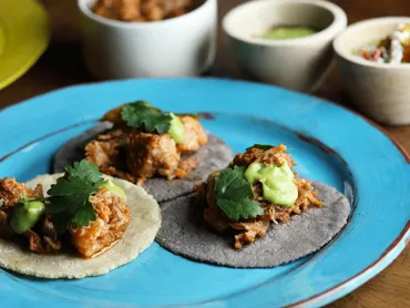 タコスってどんな料理？発祥や具材、レシピまで徹底解説！タコス愛は止まらない？タコス徹底解剖！メキシコの国民食、その歴史と進化