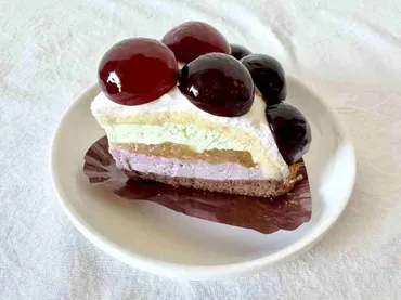 シャトレーゼ】ぶどうの季節がやってきた！「フルーツボンブケーキ山梨県産ピオーネ」が絶品すぎ～《実食レポ》 