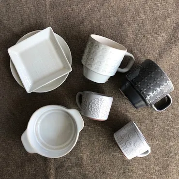 セリア食器でおしゃれな食卓を演出！高見え食器から活用術まで徹底解説！100均セリアの食器でおうちカフェ、SNS映え、テーブルコーディネート