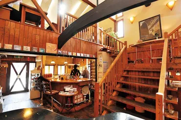 こだわりの紅茶と空間を楽しむカフェの世界？音楽と紅茶が織りなす、くつろぎの空間