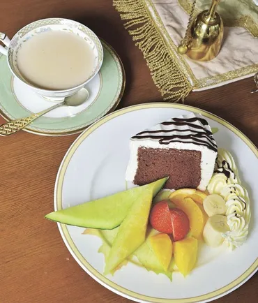 見惚れるインテリアと優雅な一杯ロココ調の空間美は貴族のサロンのよう CAFE de ROCOCO（徳島市） 紅茶とスイーツで心に栄養を 大人のお楽しみ ティータイム