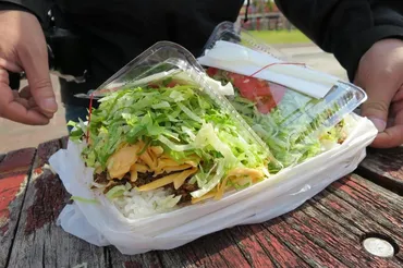 タコライスってどんな料理？沖縄発祥のB級グルメ、タコライスの魅力に迫る？タコライスの基本から、アレンジレシピ、カロリー情報まで完全網羅！