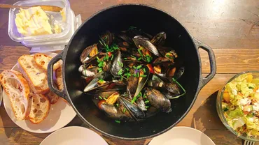 ムール貝の白ワイン蒸し French Steamed Mussels 