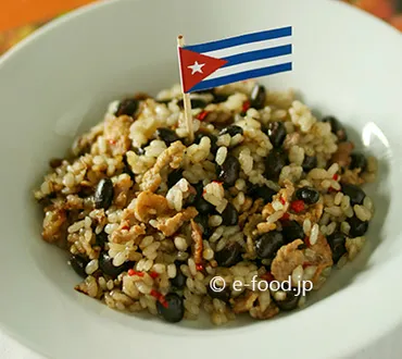 キューバ料理の魅力とは？多様な文化が育む食の饗宴へ！キューバグルメ：食文化と食卓の風景