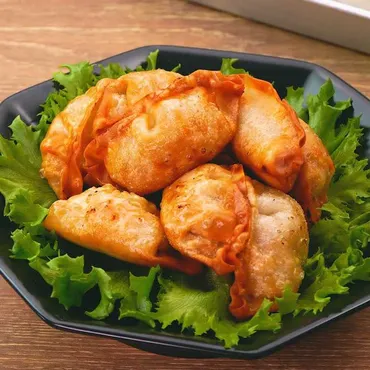 パリッと仕上がる揚げ餃子!冷凍餃子を使った簡単レシピ