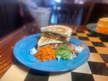 名古屋市北区】あの名作ホラー映画の世界観に浸れるかも？ホットサンドカフェ「THE TWiNS 1921（ザ・ツインズ）」が「志賀公園」近くにオープン！  