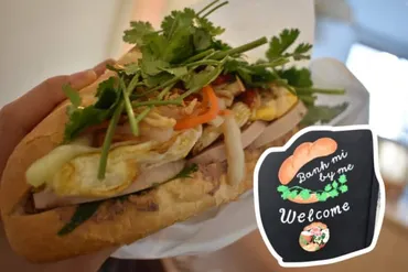 高円寺の高架下バインミーバイミーでボリューミーバインミー！バリっとパンに目玉焼き、ベトナムハム＆パクチーどっさり  193go.jp（いくみごードットジェイピー）