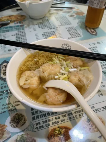 【中華街食べ歩きグルメ】食通を唸らせる絶品料理！えびワンタン、活あさりそば、肉まんの魅力に迫る！中華街の隠れた名店、定番から進化系まで！