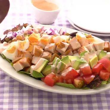 コブサラダとは?おすすめのドレッシングとレシピをご紹介