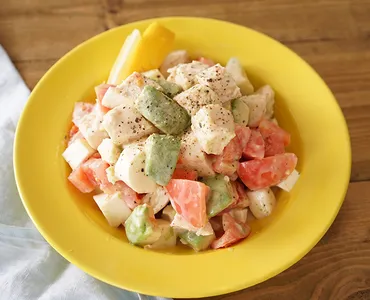 レンチンサラダチキンとアボカドトマトのコブソース和え