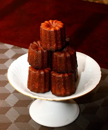 カヌレ・ド・ボルドー(cannelé de Bordeaux) : まねきねこ