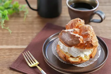 フランススイーツ】シュークリームの歴史やフランスで食べられる派生スイーツ 