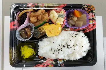 三沢市議会定例会：お弁当100円引き！？(三沢市議会定例会と「かあちゃん市場」のお弁当)「かあちゃん市場」のお弁当は格安で美味いとは！？