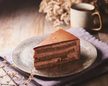 シャトレーゼ「糖質%カットの濃厚チョコショートケーキ」クーベルチュールでリッチなチョコ感!えん食べ