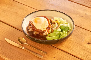 ロコモコ丼【アスリートメシ週間献立/土曜・昼】