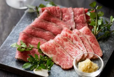とろ生゛の名前はダテじゃない!まるで゛刺身゛のような近江牛ローストビーフセット