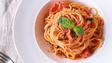 人気の絶品ソース「トマトソースパスタ」レシピ!ランチにもディナーにも🍝