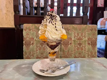 東京・上野】昭和レトロな純喫茶で本気のチョコレートパフェを食す「珈琲王城」
