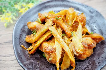 も台所】ごぼうと胸肉の甘辛ごま炒めのレシピ山本ゆりさんの簡単料理