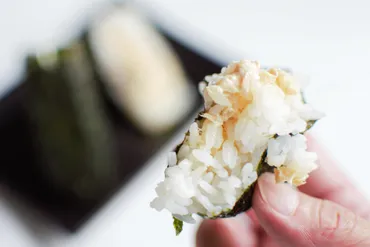 ツナマヨおにぎりの食中毒リスクは？安全に美味しく食べる方法を徹底解説！ツナマヨおにぎりを安全に美味しく！食中毒対策＆レシピ