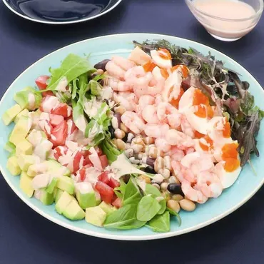 コブサラダとは?おすすめのドレッシングとレシピをご紹介