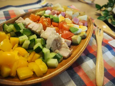 絶品ドレッシング】で作るプロの野菜たっぷり「コブサラダ」の作り方