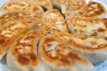 柔らか餡の焼き餃子』野菜タップリジューシーな皮から手作り焼き餃子のレシピ