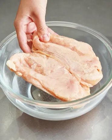 山本ゆりさんの感動的「鶏胸肉」レシピ。冷凍肉のまま調理でしっとりやわらか