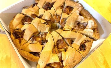 約㎏の超巨大サイズ!【業務スーパー】「クラシックアップルパイ」りんご使用率%超のメガ盛り仕様♪